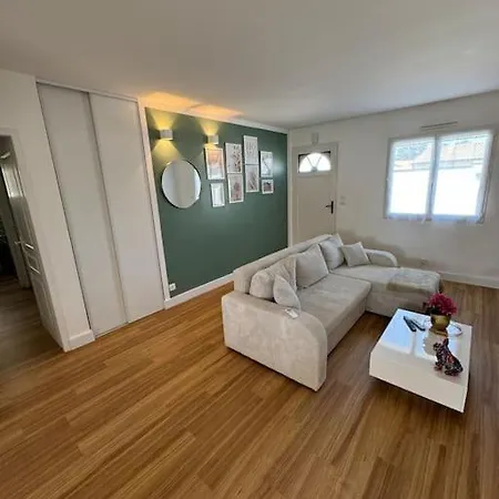Holiday home Confortable Maison Avenue Du Cap Ferret Saint-Jean-d'Illac