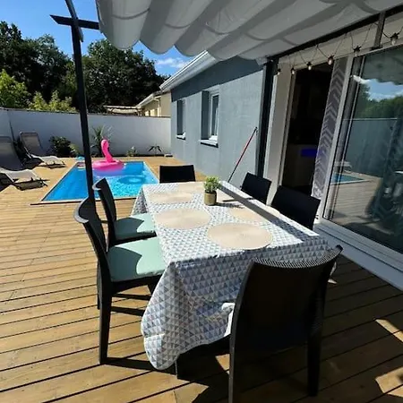 Holiday home Confortable Maison Avenue Du Cap Ferret Saint-Jean-d'Illac
