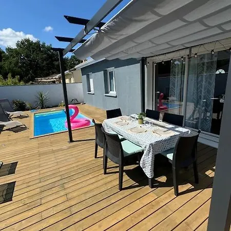 Holiday home Confortable Maison Avenue Du Cap Ferret Saint-Jean-d'Illac